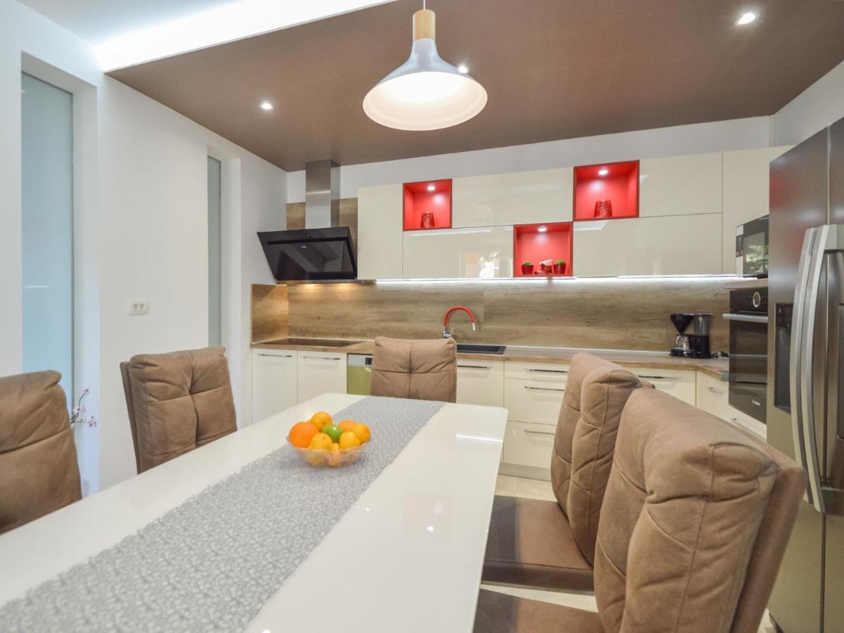 Apartment Mornar-5 By Interhome Trogir Ngoại thất bức ảnh